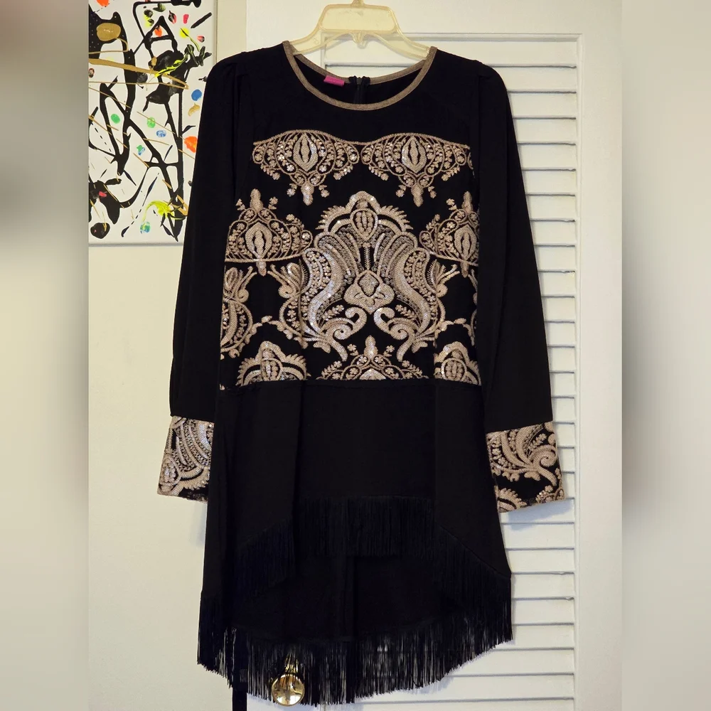 Save The Queen! Elegant Black and Gold Sequin Dress - Picture 1 of 8